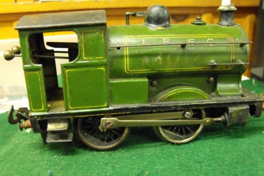 Carette for Bassett-Lowke clockwork 0-4-0 Peckett tank locomotive, GNR livery (LBSC?), number 1017, circa 1919