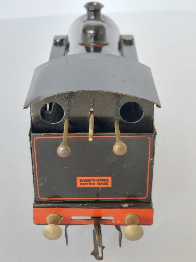 Bassett-Lowke clockwork 0-4-0 tank locomotive, LNER livery, number 90