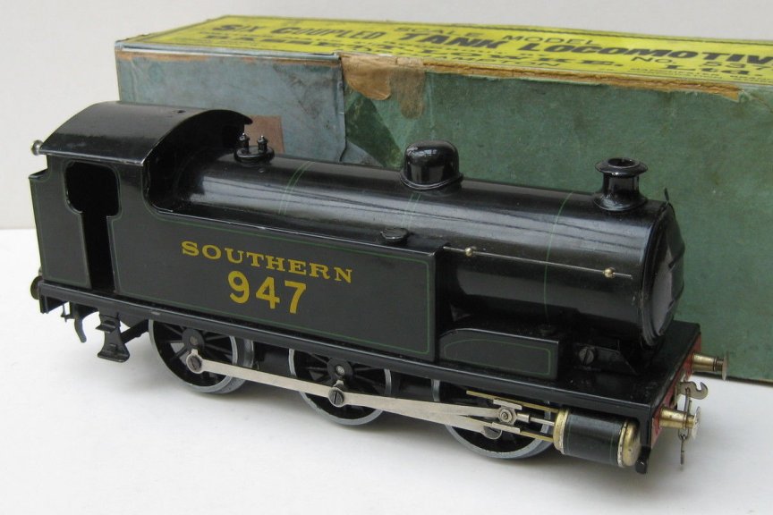 Bassett-Lowke clockwork 0-6-0 tank locomotive, SR livery, number 947