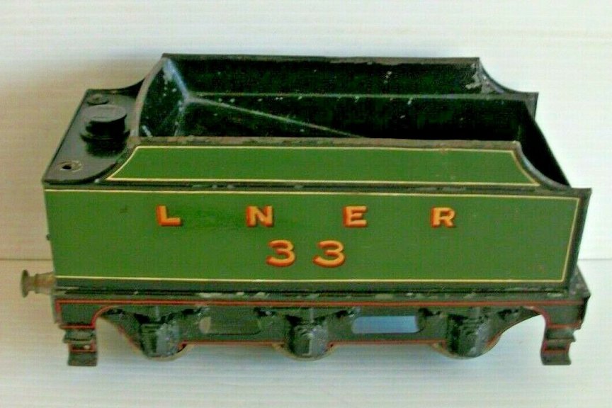 Bassett-Lowke clockwork LNER K3 2-6-0 tender locomotive number 33 (number on tender)
