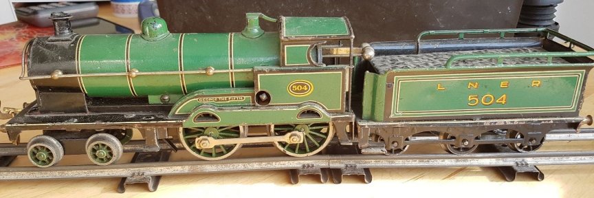 Bassett-Lowke clockwork LNER 4-4-0 tender locomotive George The Fifth, green, number 504, circa 1924-27