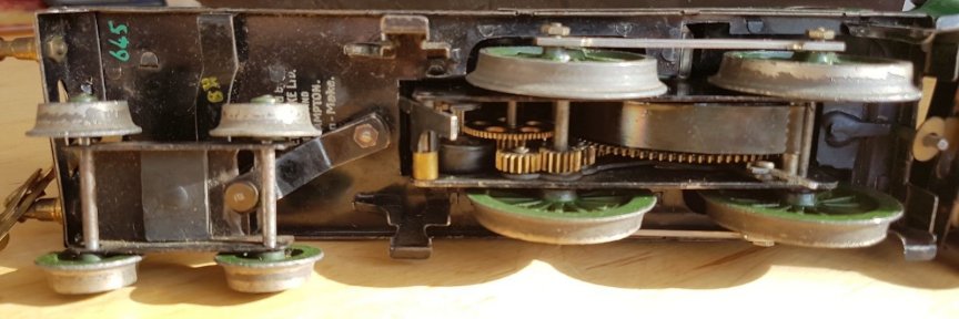 Bassett-Lowke clockwork LNER 4-4-0 tender locomotive George The Fifth, green, number 504, circa 1924-27