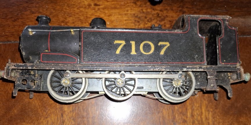 Bassett-Lowke electric 0-6-0 tank locomotive, LMS livery, number 7107 (missing cylinders)