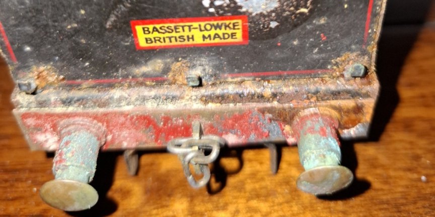 Bassett-Lowke electric 0-6-0 tank locomotive, LMS livery, number 7107 (missing cylinders)