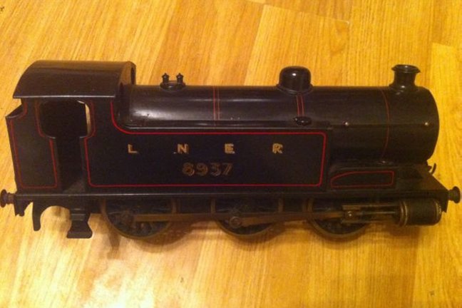 Bassett-Lowke electric 0-6-0 tank locomotive, LNER livery, number 8937 (Repainted/numbered?)