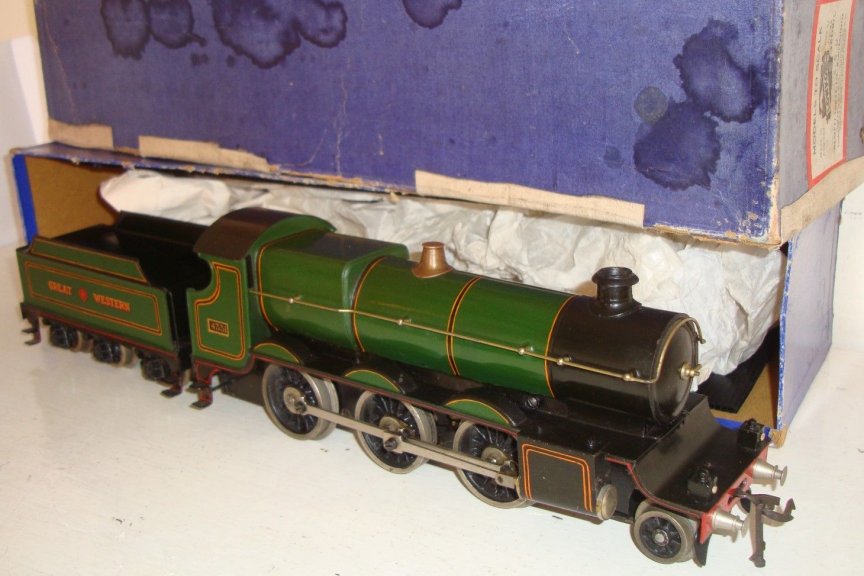 Bassett-Lowke electric GWR Mogul 2-6-0 tender locomotive number 4331, circa 1932