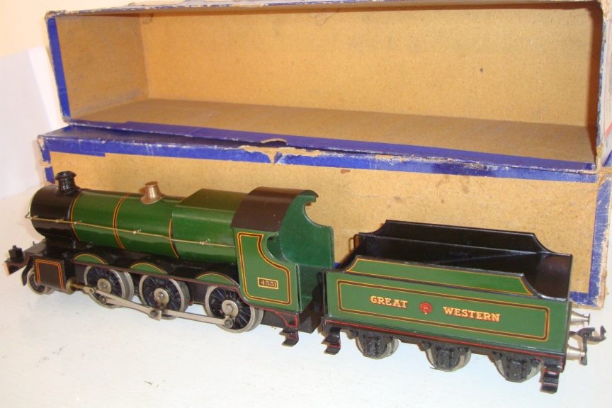 Bassett-Lowke electric GWR Mogul 2-6-0 tender locomotive number 4331, circa 1932