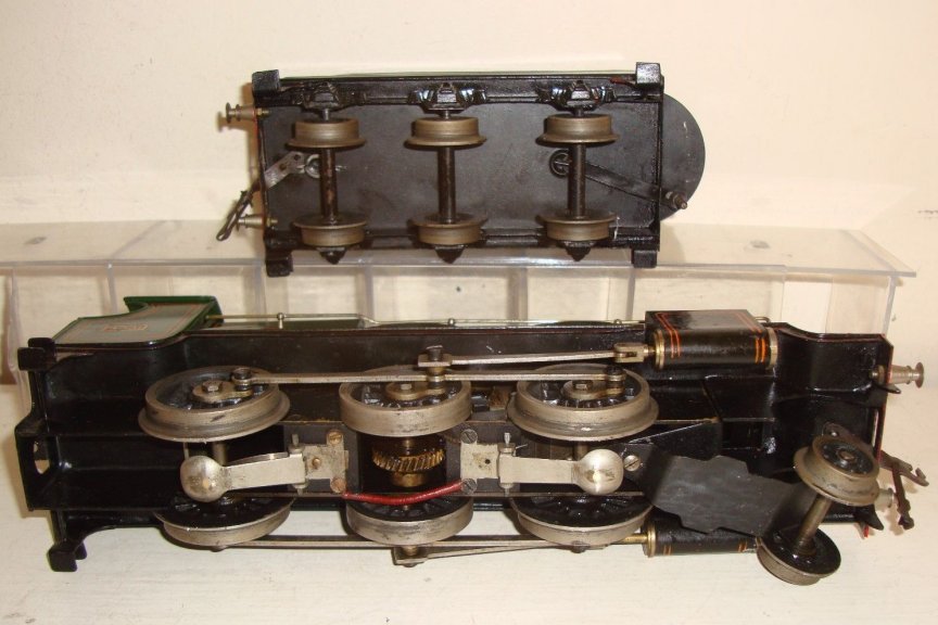 Bassett-Lowke electric GWR Mogul 2-6-0 tender locomotive number 4331, circa 1932