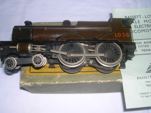 Bassett-Lowke electric LMS 4-4-0 tender locomotive Compound, maroon, number 1036, circa 1948-50
