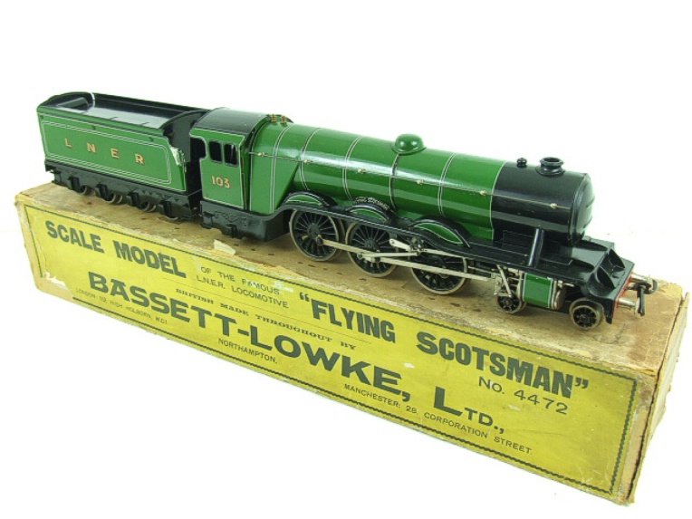 Bassett-Lowke 5310/0 electric LNER A1 Class 4-6-2 tender locomotive Flying Scotsman, green, number 103