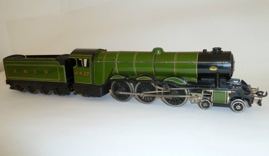Bassett-Lowke electric LNER A1 Class 4-6-2 tender locomotive Flying Scotsman, green, number 4472