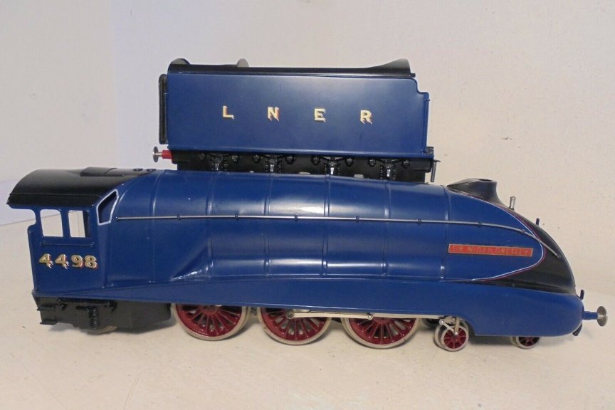 Bassett-Lowke electric LNER A4 Class 4-6-2 tender locomotive Sir Nigel Gresley, blue, number 4498, circa 1940, repainted