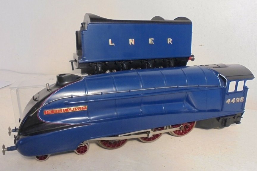 Bassett-Lowke electric LNER A4 Class 4-6-2 tender locomotive Sir Nigel Gresley, blue, number 4498, circa 1940, repainted