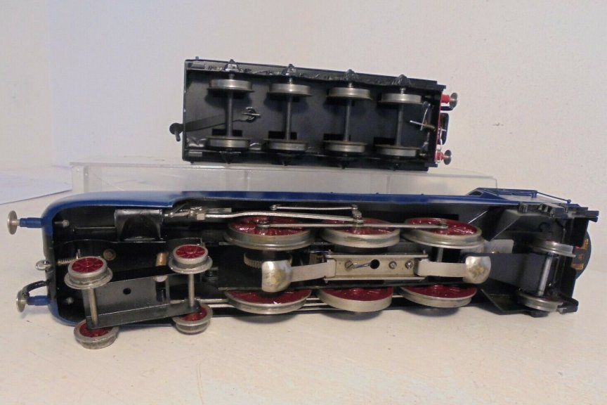 Bassett-Lowke electric LNER A4 Class 4-6-2 tender locomotive Sir Nigel Gresley, blue, number 4498, circa 1940, repainted