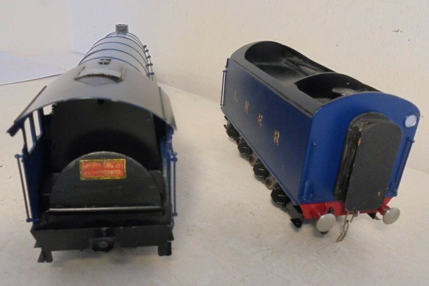 Bassett-Lowke electric LNER A4 Class 4-6-2 tender locomotive Sir Nigel Gresley, blue, number 4498, circa 1940, repainted